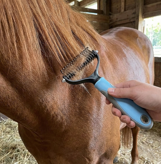 La brosse aux 17 dents qui enlève les poils sans lutter