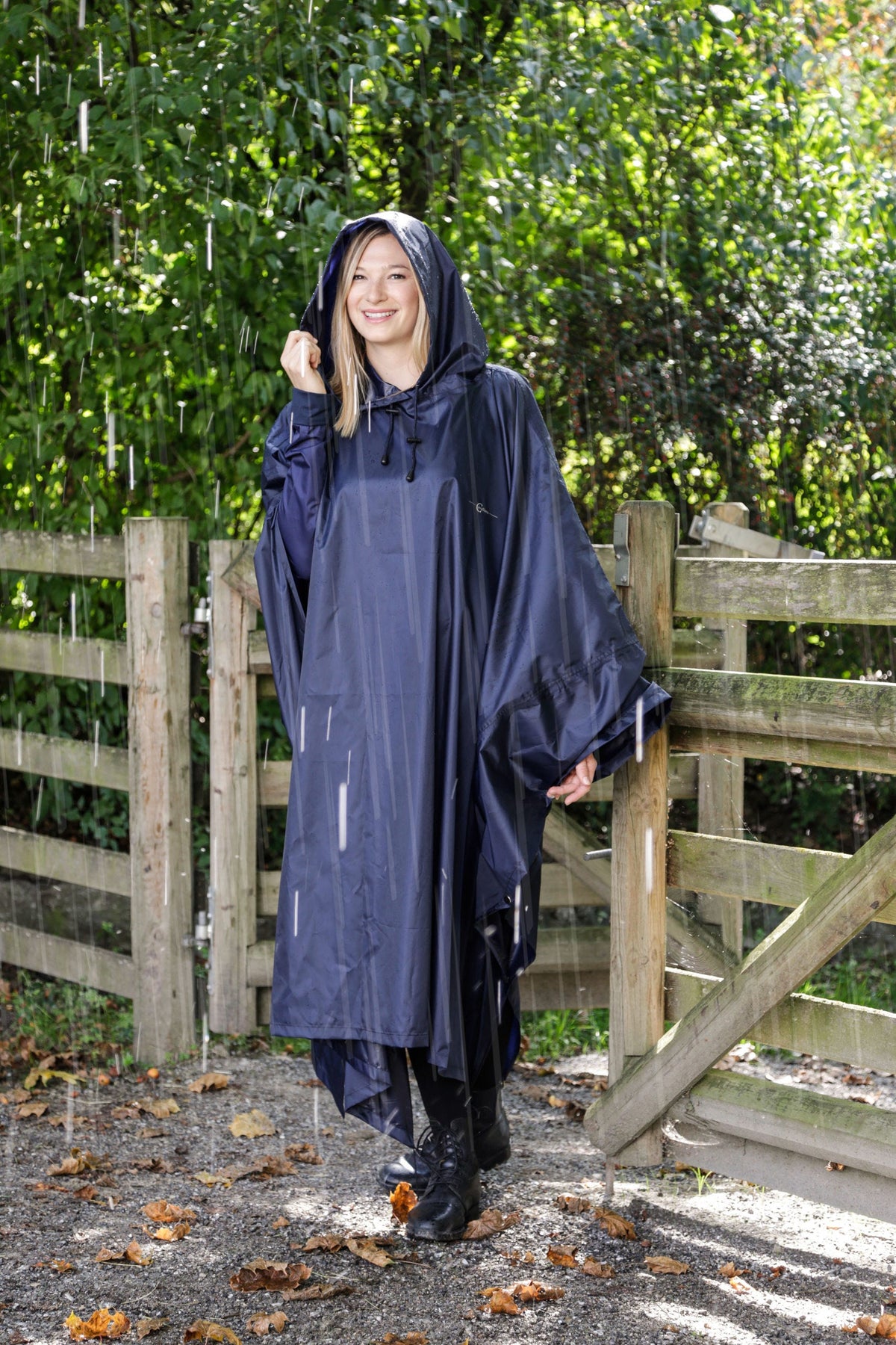 Le poncho porté à pied