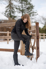 Cavalière dans la neige, en bottes thermiques Classic