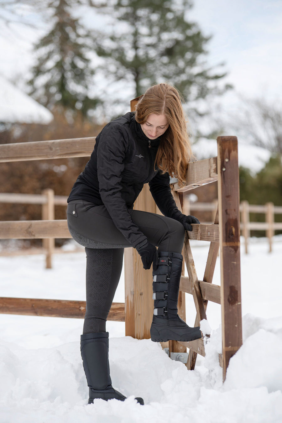 Cavalière dans la neige, en bottes thermiques Classic