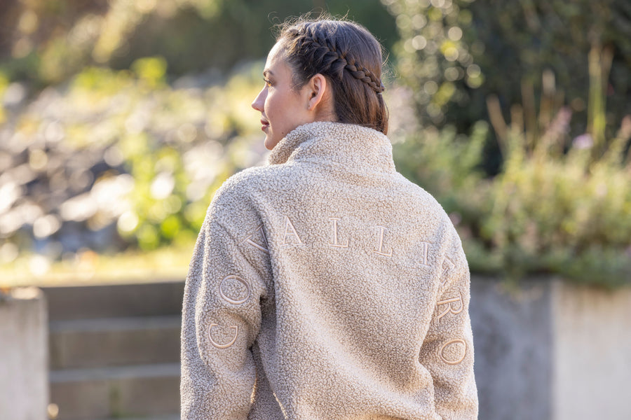 Le sweat Teddy beige vu de dos