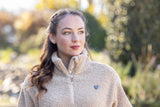Le col zippé et le toucher de la maille Teddy beige